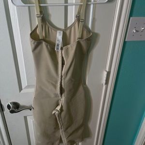 Faja /shapewear never worn size small